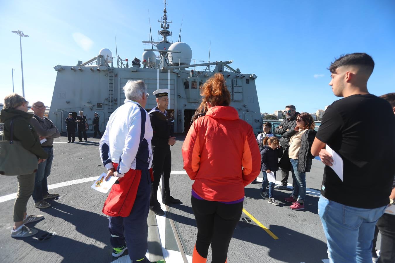 Jornada de puertas abiertas en la fragata Méndez Núñez