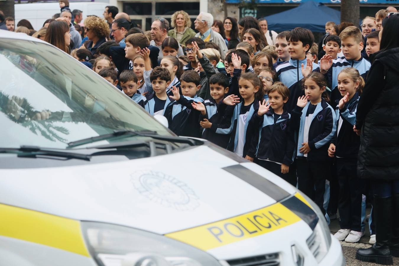 Fotos: Exhibición de los cuerpos de seguridad con motivo del Día Internacional del Niño