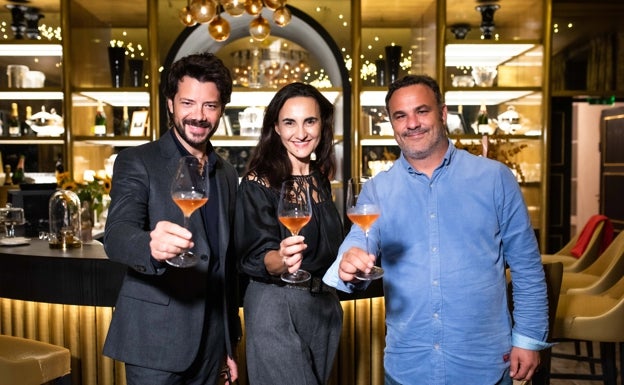 Álvaro Morte, Berta de Pablos y Ángel León en Moët & Chandon