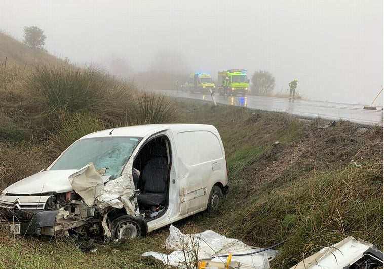 Colisión frontal de dos furgonetas en la A-384, en el término municipal de Olvera