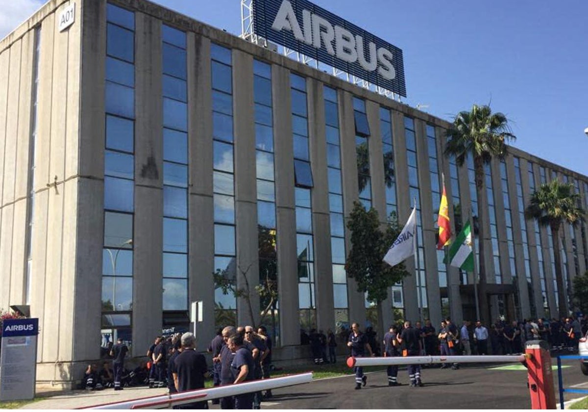 Acceso principal a la factoría de Airbus en Puertio Real