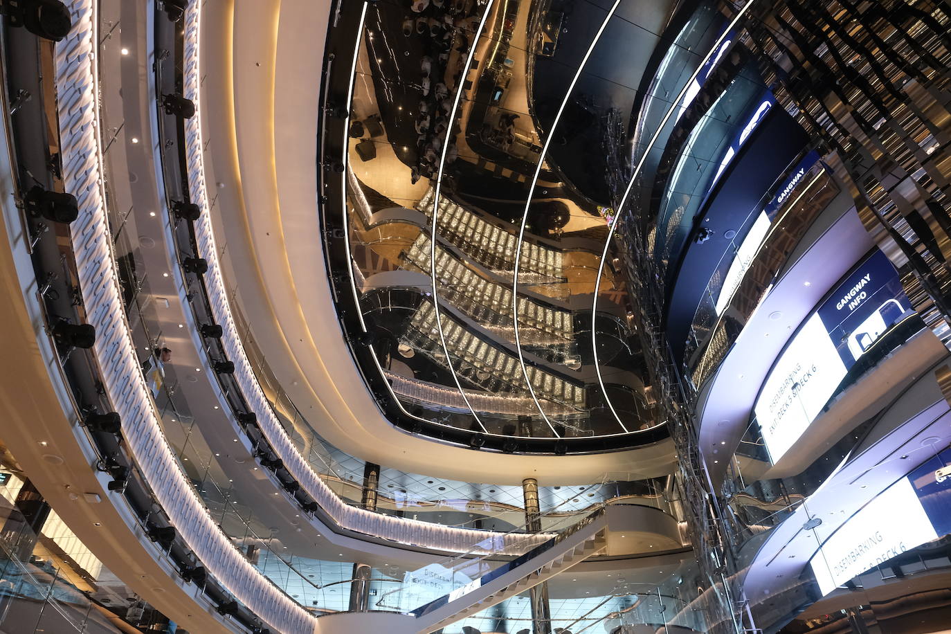 Así es el nuevo MSC Seascape que visita Cádiz antes de su estreno en Nueva York