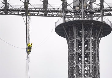 Endesa conecta los nuevos cables de alta tensión de las torres de la Bahía de Cádiz