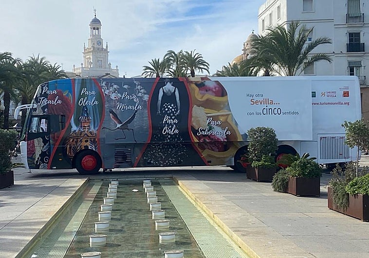 Publicidad de Sevilla a las puertas de Cádiz