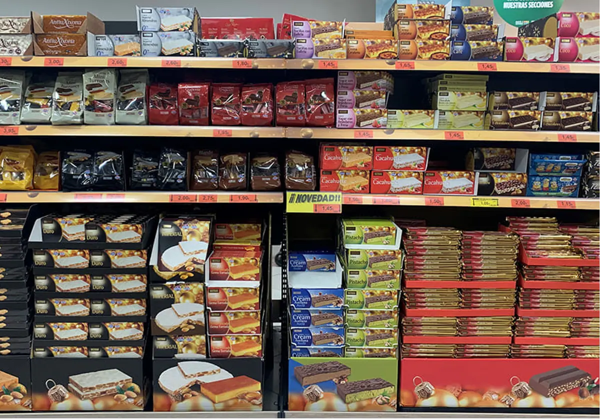 Variedades de turrón en el supermercado Mercadona.