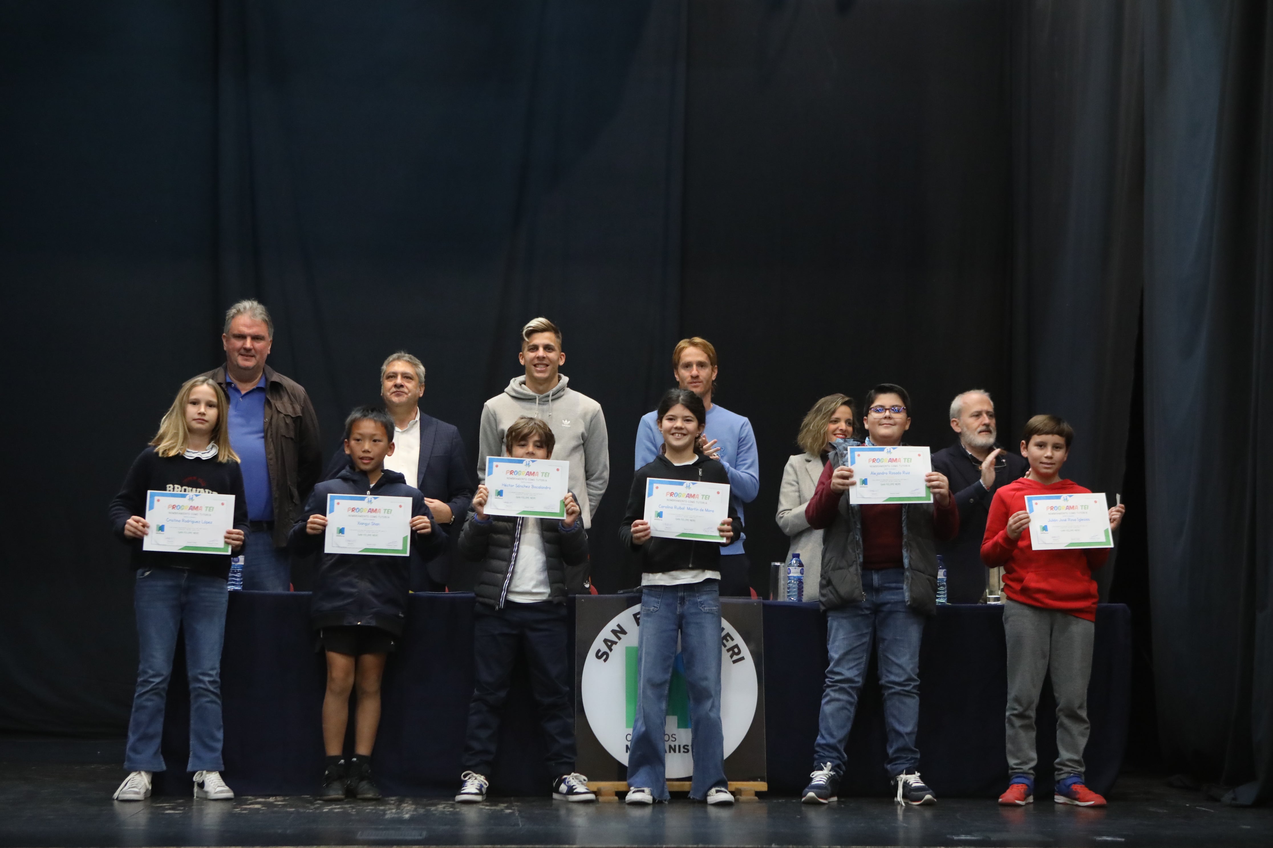 Fotos: Entrega de diplomas del programa TEI a los alumnos de San Felipe Neri