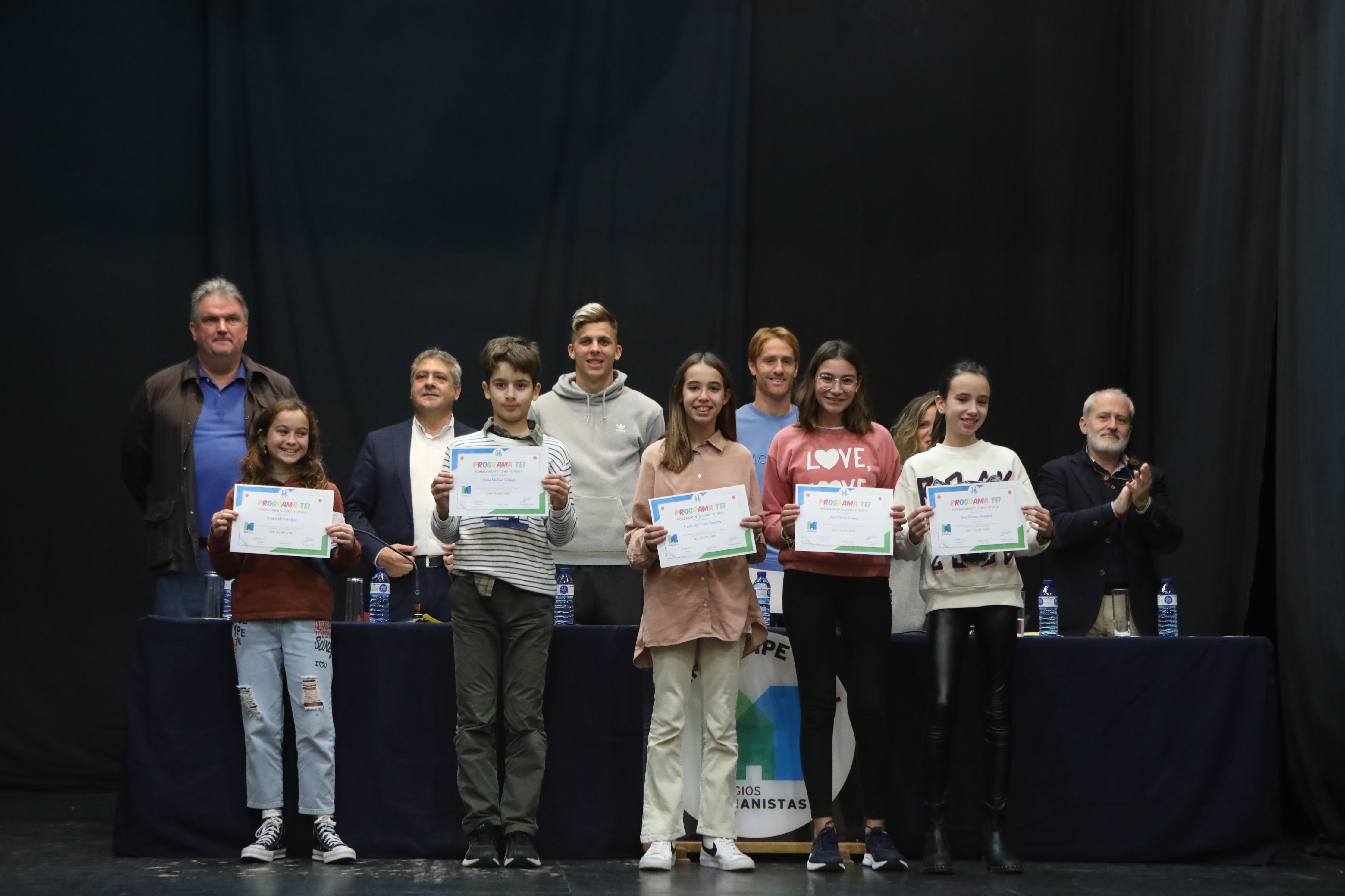 Fotos: Entrega de diplomas del programa TEI a los alumnos de San Felipe Neri