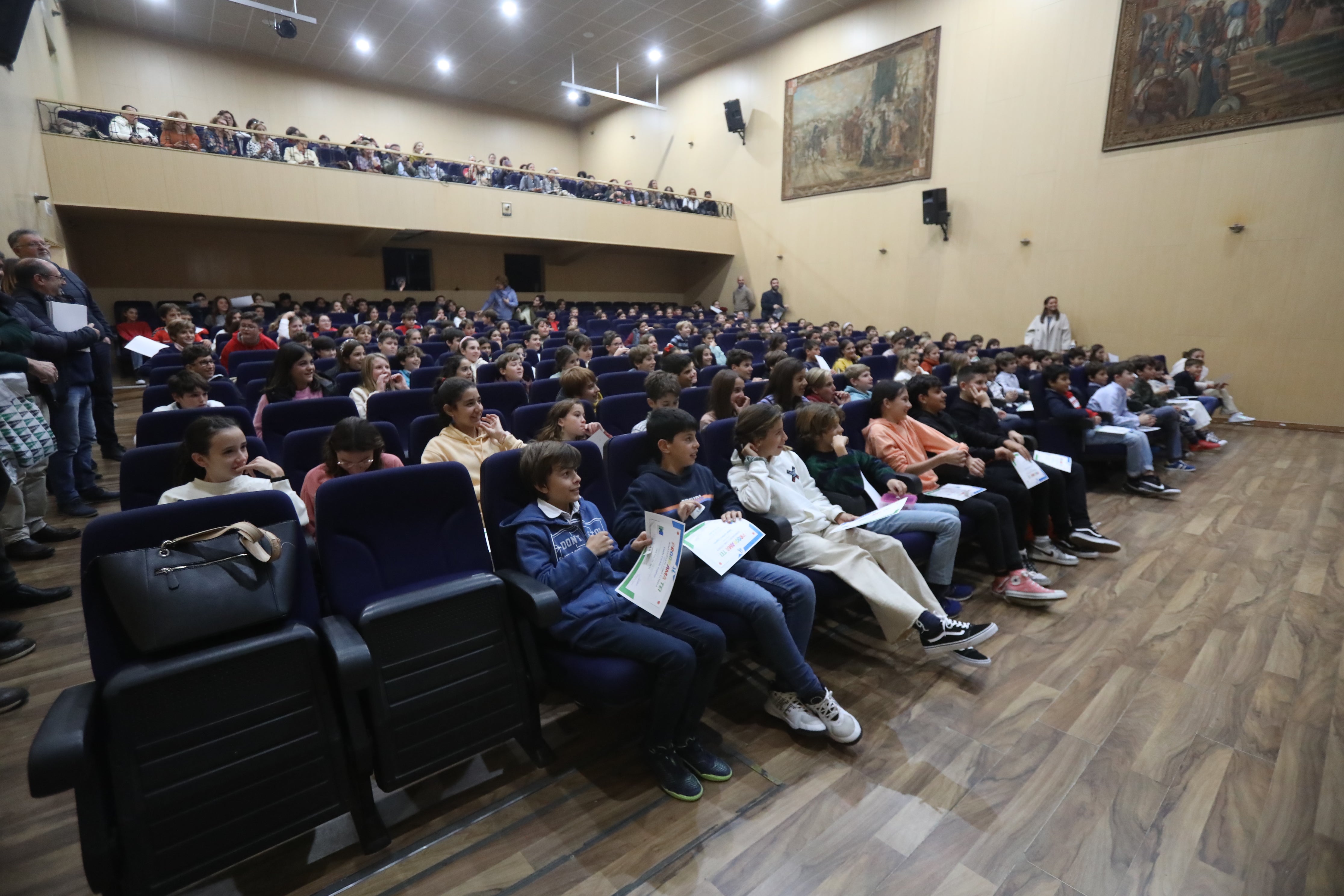 Fotos: Entrega de diplomas del programa TEI a los alumnos de San Felipe Neri