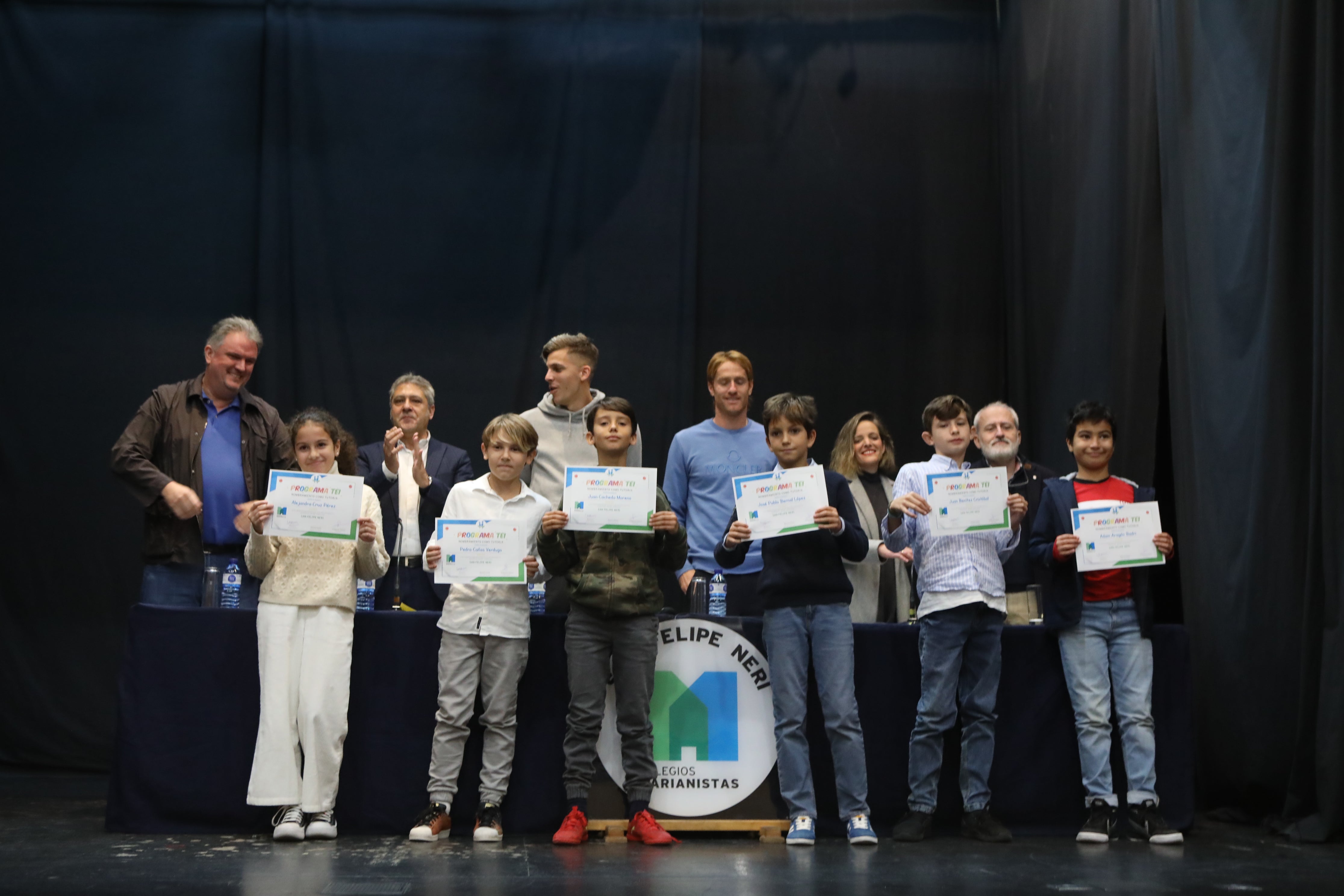 Fotos: Entrega de diplomas del programa TEI a los alumnos de San Felipe Neri