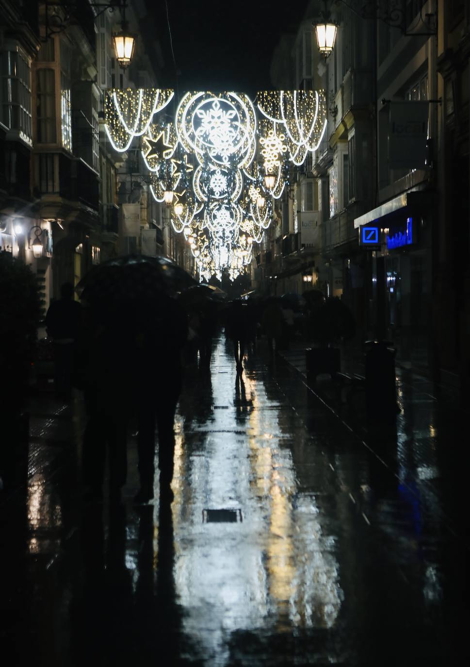 Fotos: El alumbrado navideño de Cádiz se queda a medias