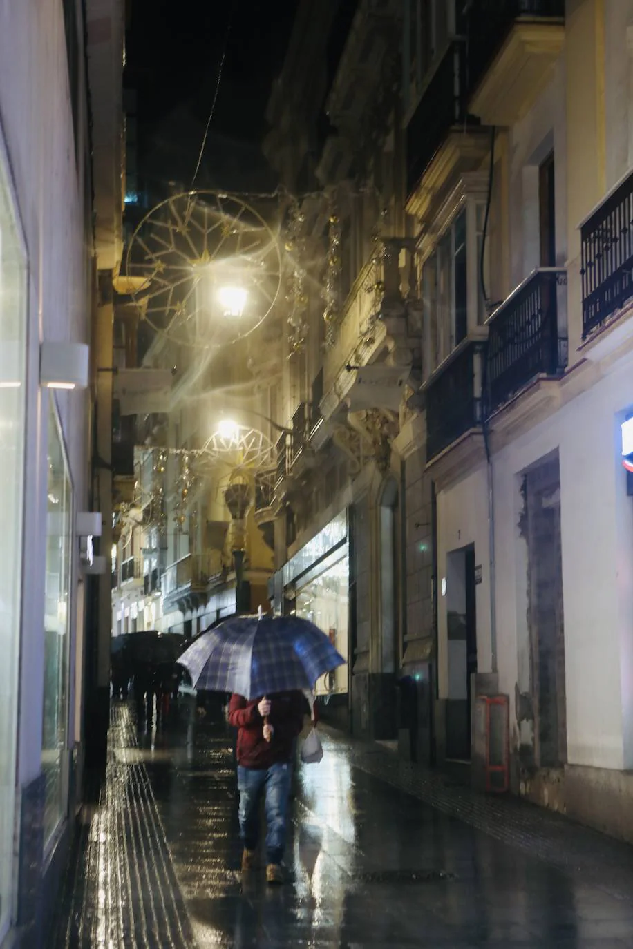 Fotos: El alumbrado navideño de Cádiz se queda a medias