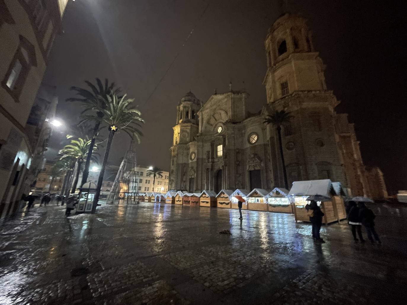 Fotos: El alumbrado navideño de Cádiz se queda a medias