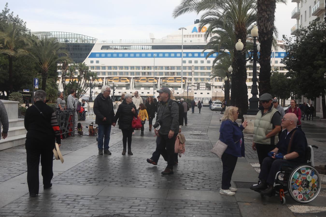 Fotos: Más de 11.000 personas llegan a Cádiz en este Día de la Constitución