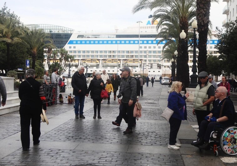 El Puerto de Cádiz recibe más de once mil personas en cuatro cruceros
