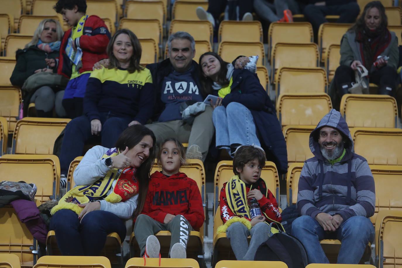 Fotos: Búscate en el partido Cádiz - Manchester United