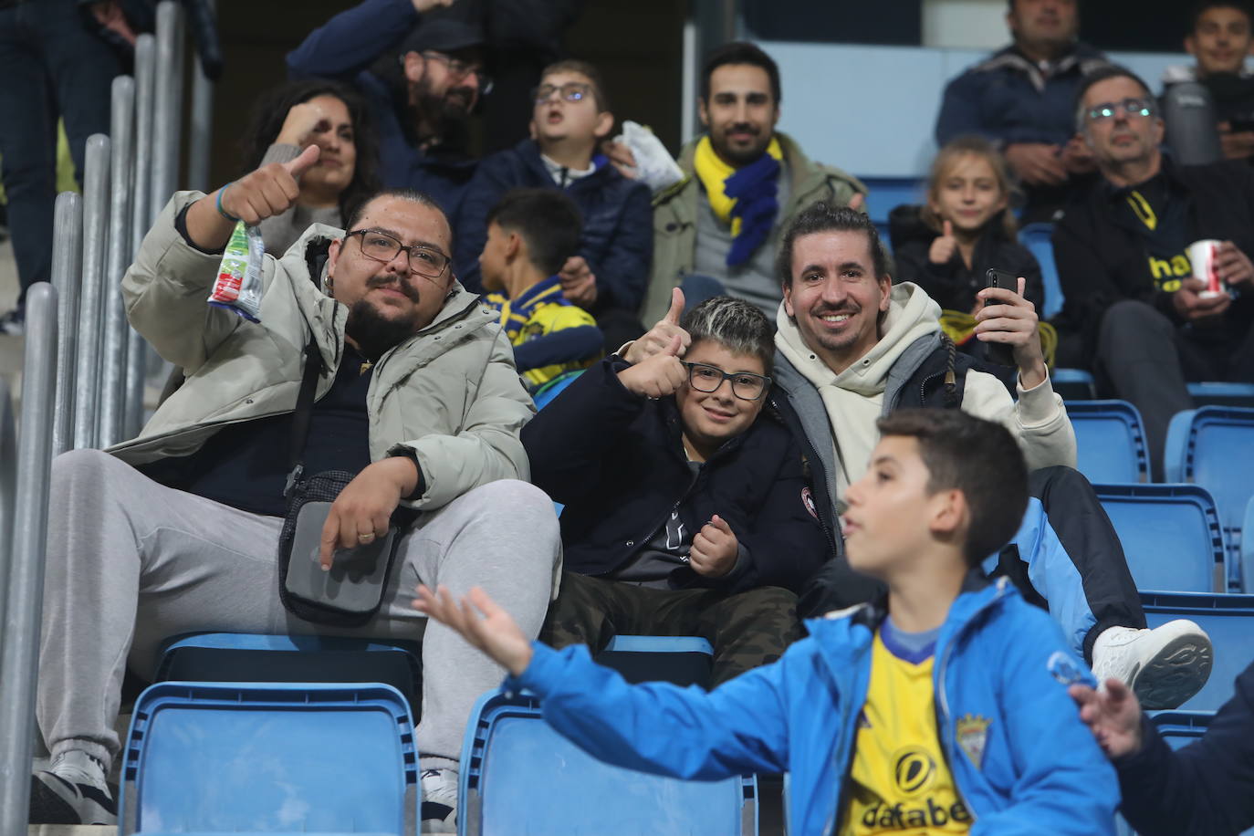 Fotos: Búscate en el partido Cádiz - Manchester United