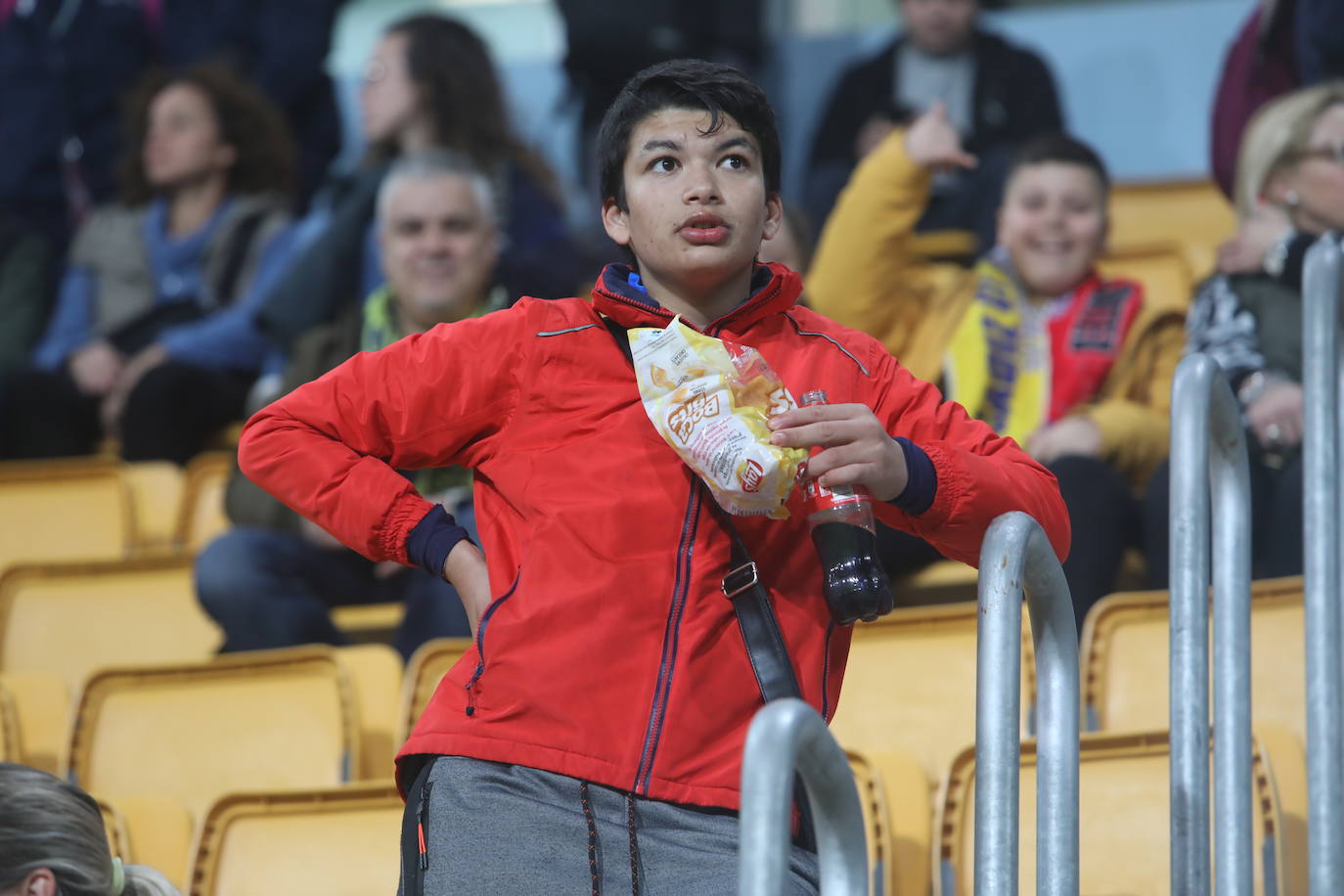 Fotos: Búscate en el partido Cádiz - Manchester United