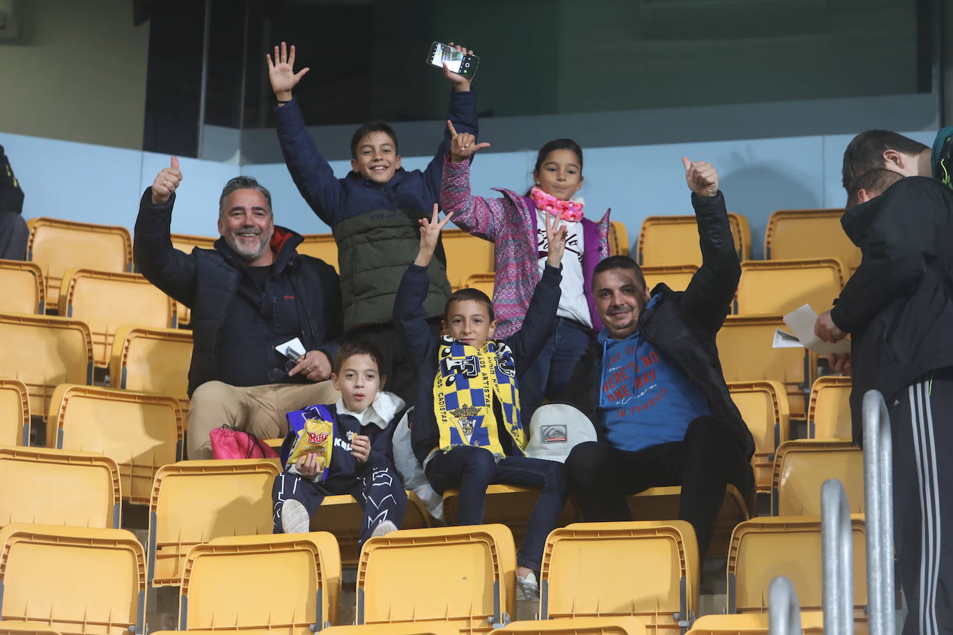 Fotos: Búscate en el partido Cádiz - Manchester United