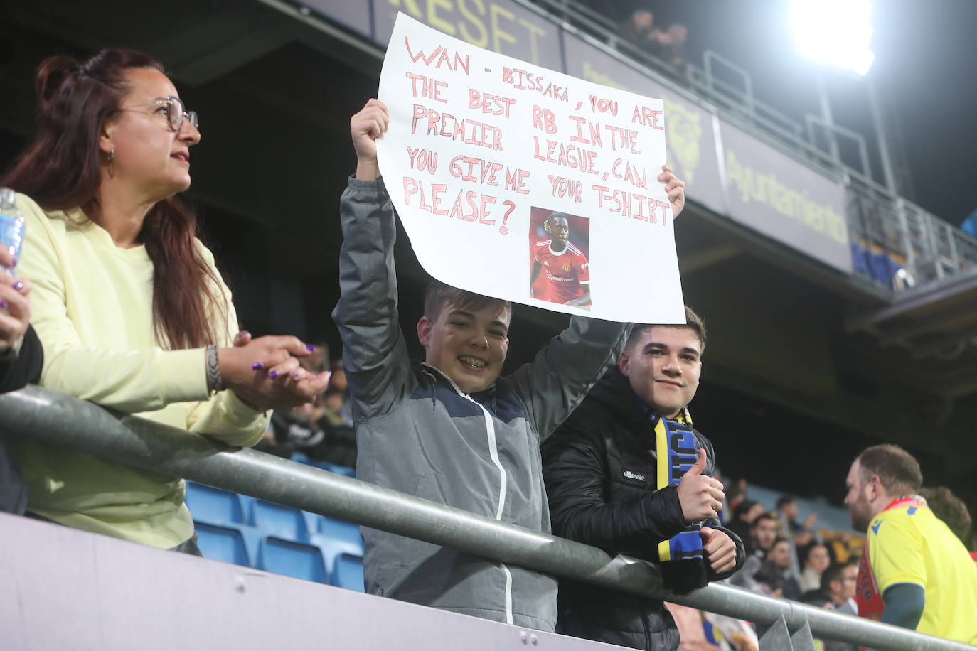 Fotos: Búscate en el partido Cádiz - Manchester United