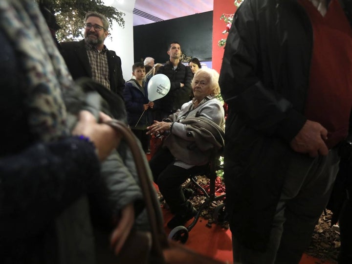 Fotos: El obispo inaugura el belén de Cajasol, símbolo de la Navidad en Cádiz capital