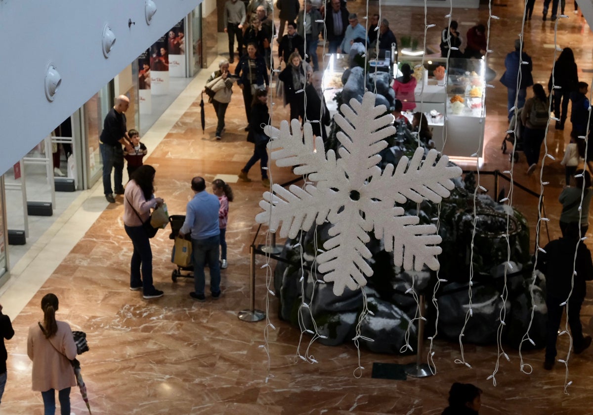 Imagen tomada en el centro comercial Área Sur, este jueves de la Inmaculada.