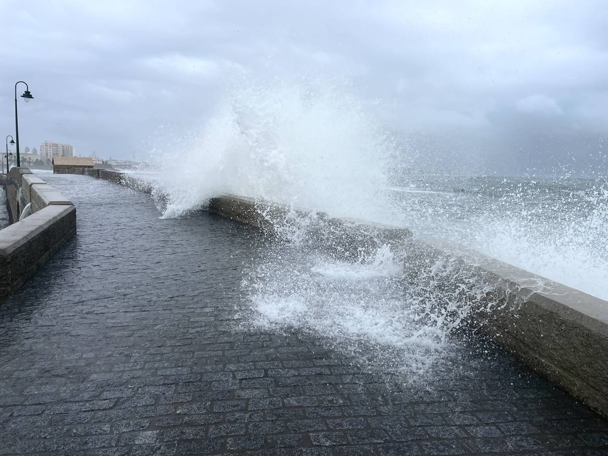 Fotos: El temporal de viento y lluvia en Cádiz, en imágenes