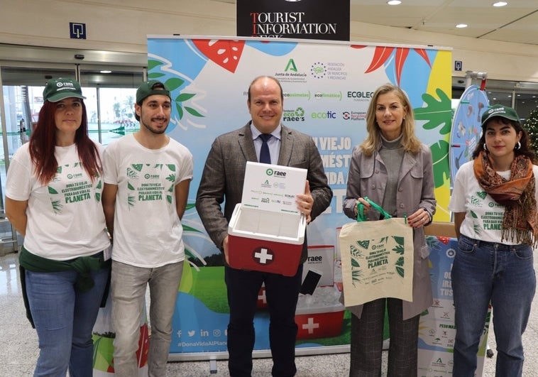 'Dona Vida al Planeta' llega a Cádiz para concienciar sobre el reciclaje de aparatos eléctricos