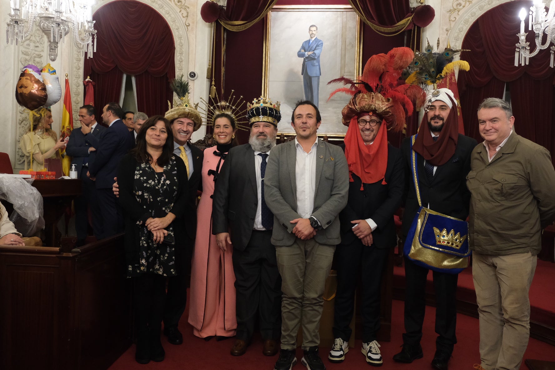 Fotos: el traspaso de coronas de los Reyes Magos de Cádiz