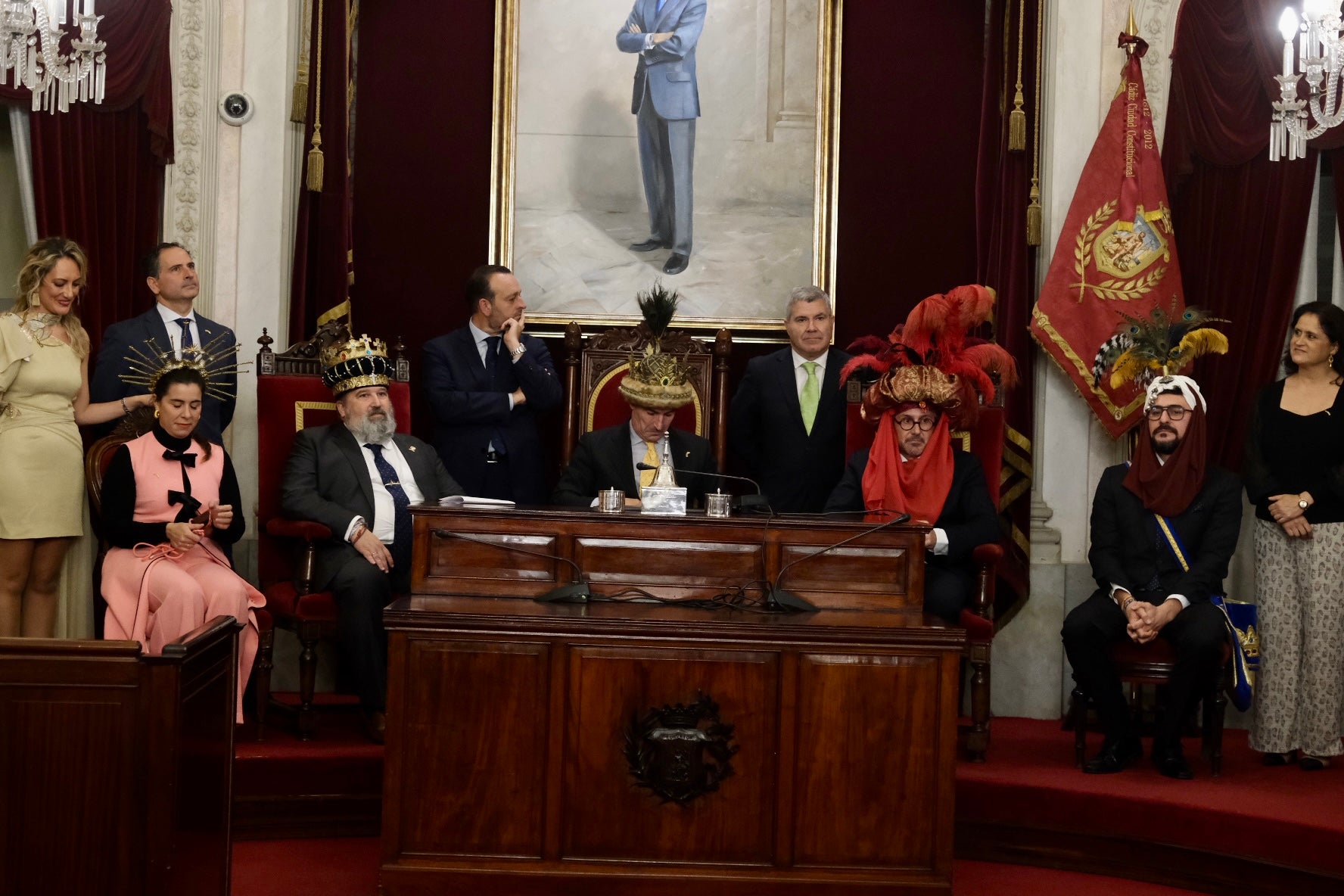 Fotos: el traspaso de coronas de los Reyes Magos de Cádiz