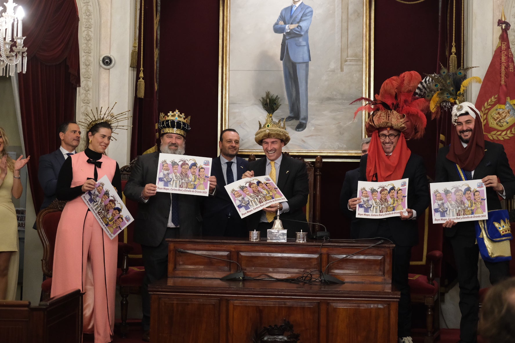 Fotos: el traspaso de coronas de los Reyes Magos de Cádiz