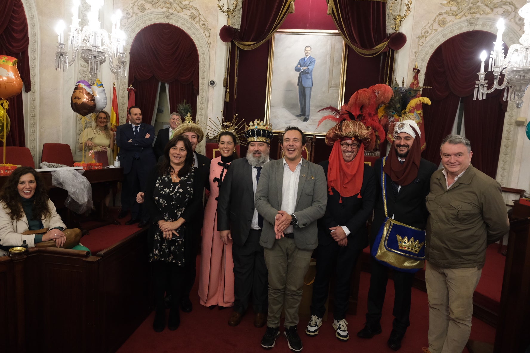 Fotos: el traspaso de coronas de los Reyes Magos de Cádiz