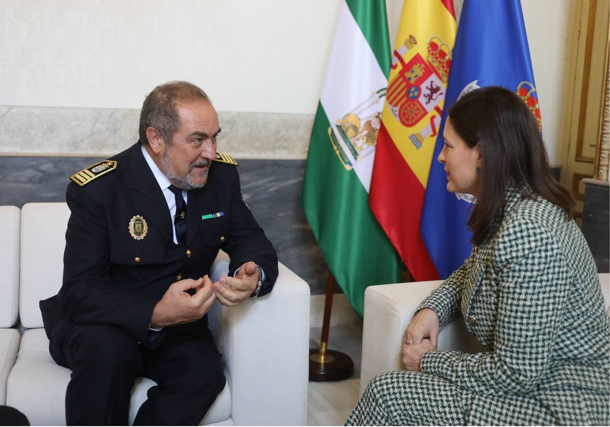 José María Chamorro, con la alcaldesa Patricia Cavada.