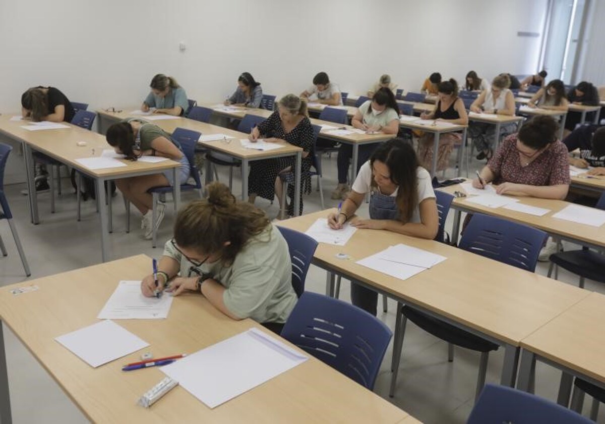 Pruebas de acceso al profesorado de Secundaria, este mes de junio, en Cádiz.