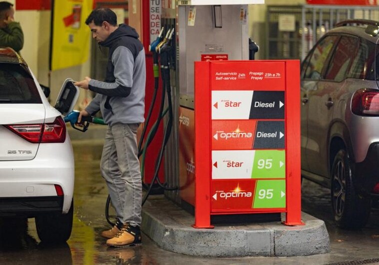 Caída del precio de la gasolina en pleno debate sobre si prolongar la bonificación de los 20 céntimos