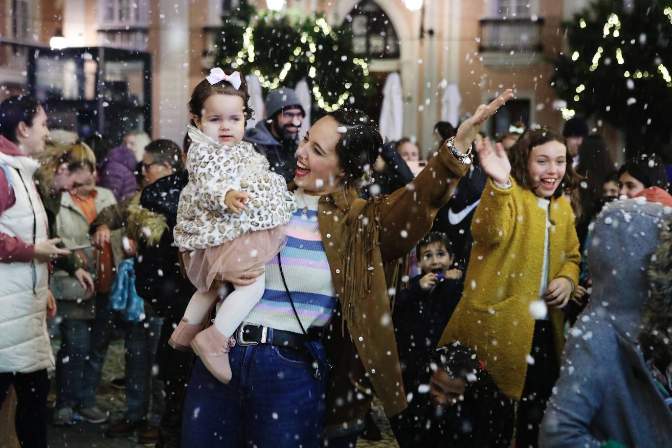 Fotos: Así ha sido la gran nevada en la plaza San Antonio