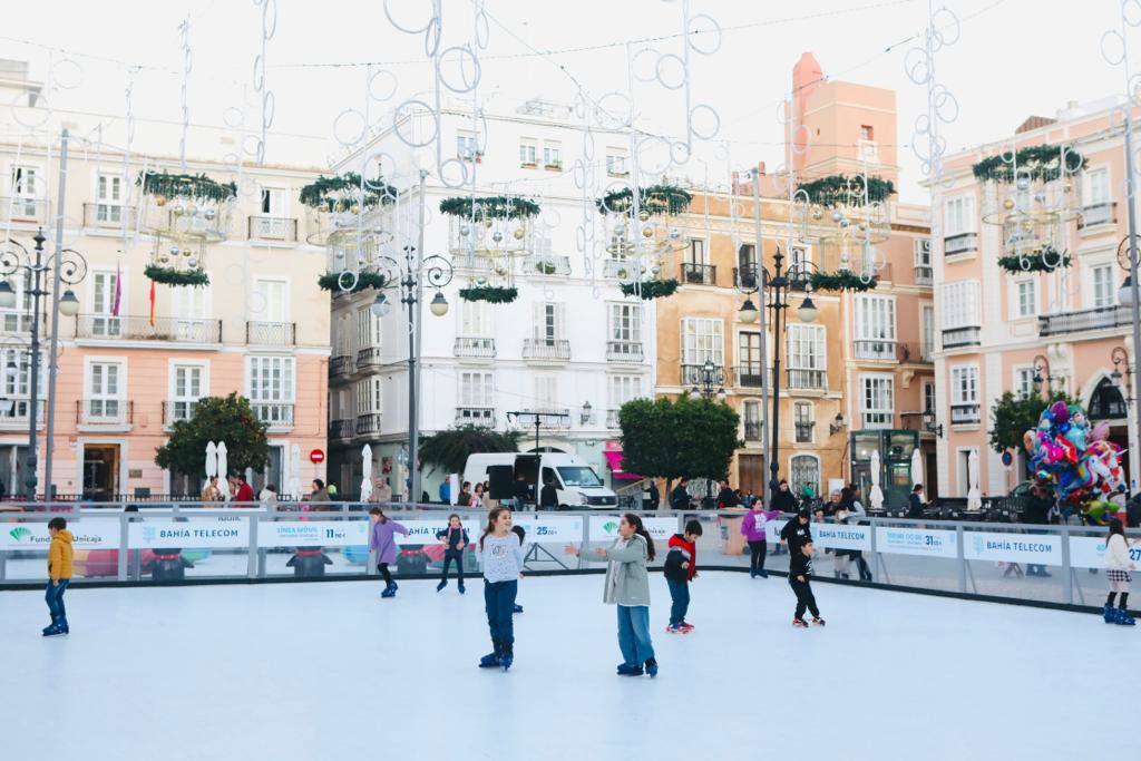 Vídeo: La gran nevada inaugura la Navidad de Cádiz