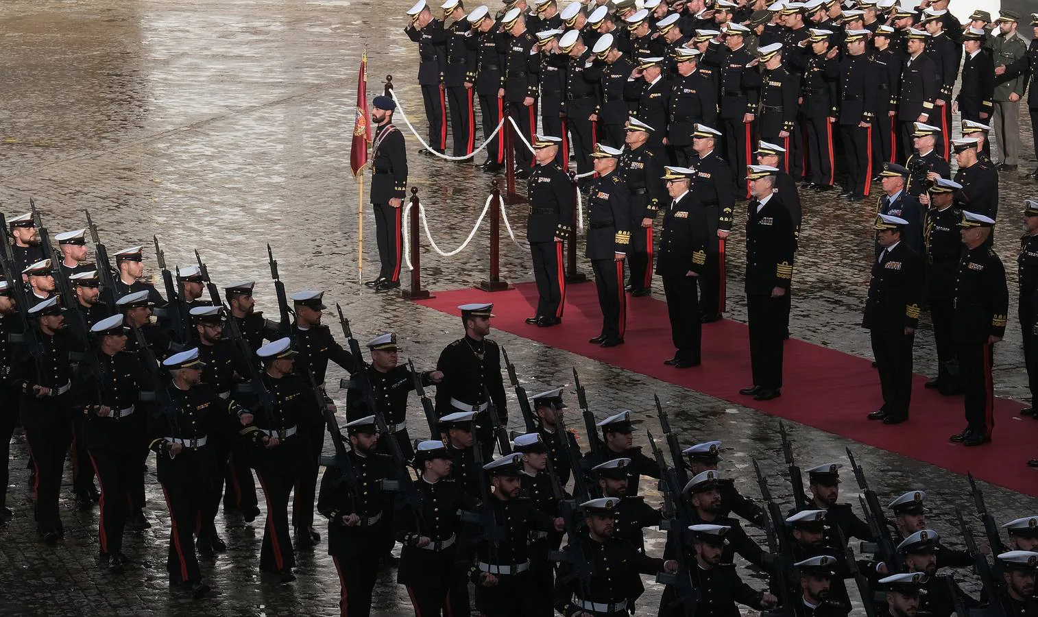 Fotos: las imágenes de la visita del rey Felipe VI al TEAR de San Fernando
