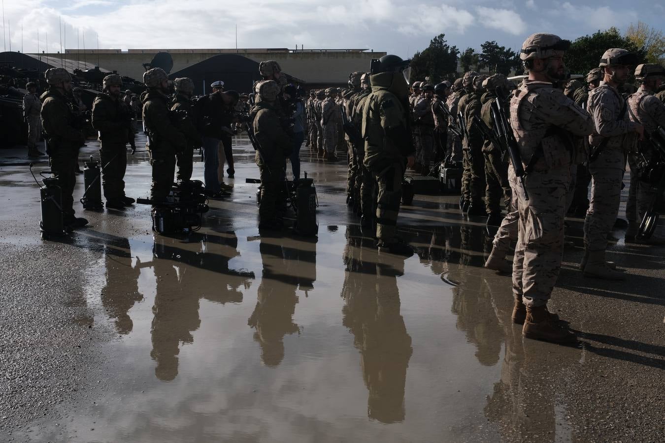 Fotos: las imágenes de la visita del rey Felipe VI al TEAR de San Fernando