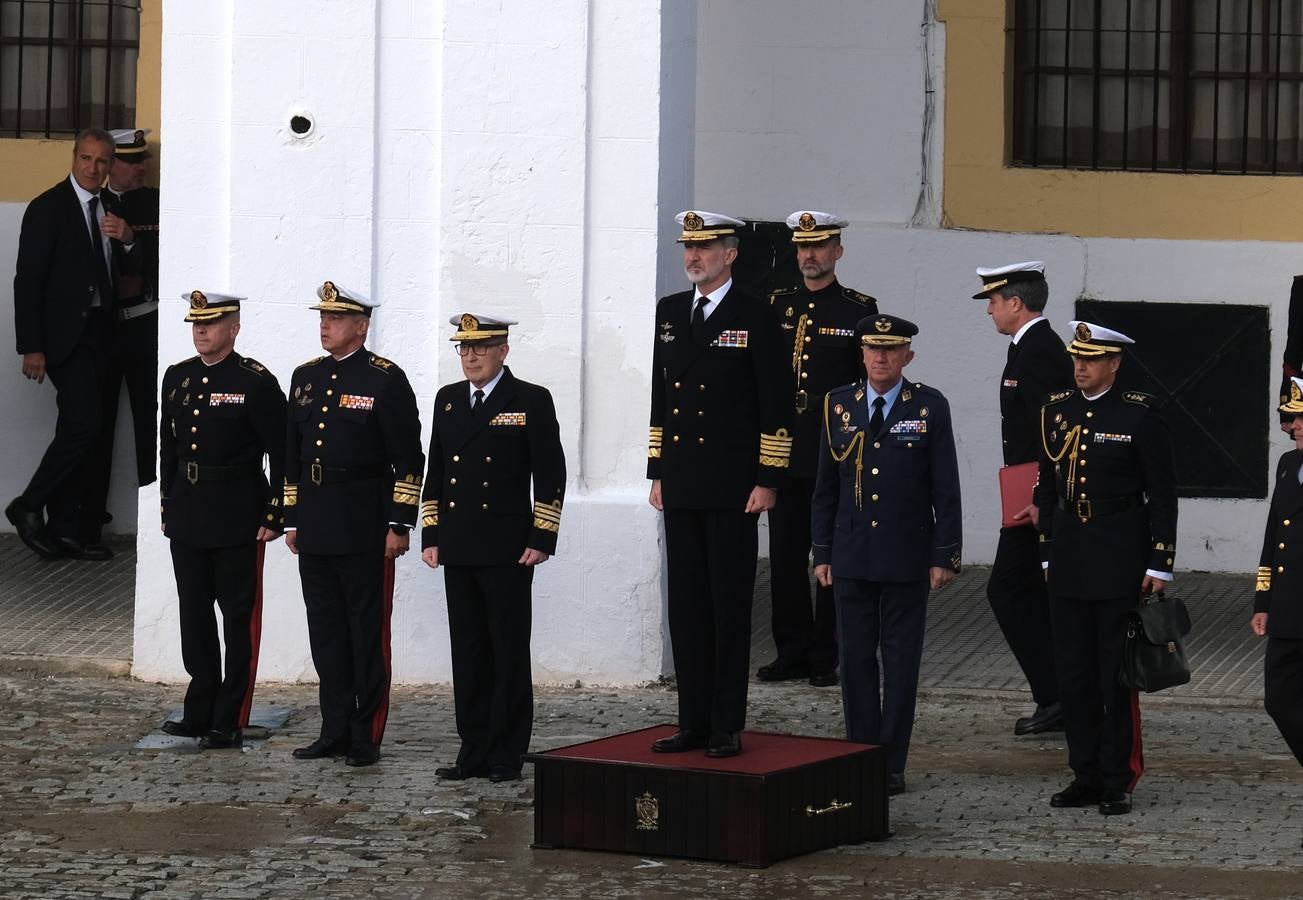 Fotos: las imágenes de la visita del rey Felipe VI al TEAR de San Fernando