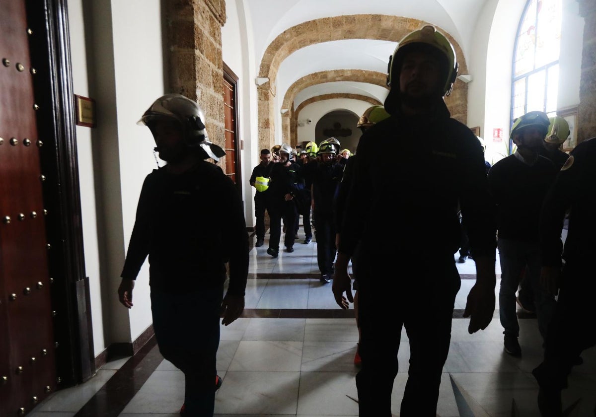 Los manifestantes han entrado en Diputación.