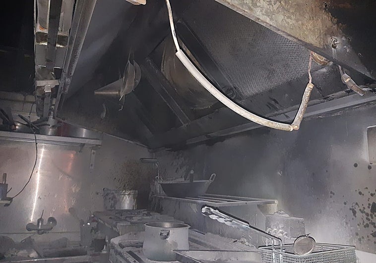 Sale ardiendo el restaurante La Mezquita en Cádiz