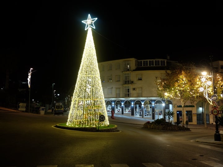 Así brilla Ubrique en Navidad, el pueblo de Cádiz favorito por los lectores