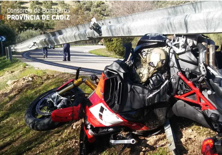 Accidente mortal en la A-2300 tras una salida de una motocicleta en el kilómetro 12 dirección Olvera