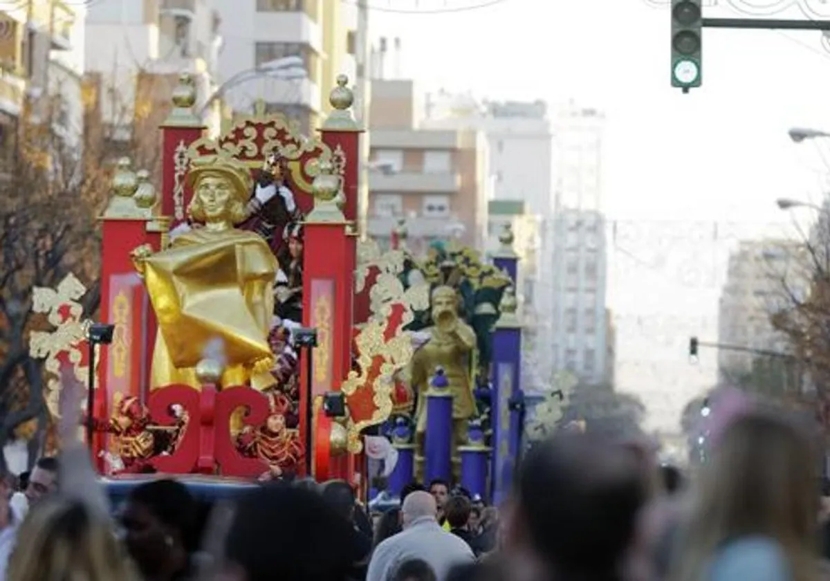Horario y recorrido de la Cabalgata de Reyes Magos de Cádiz 2023: Sin oso perjudicado pero con 12.000 kilos de caramelos