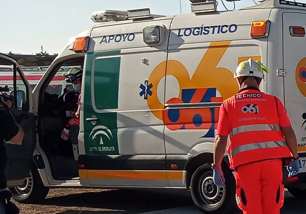 Un hombre muere al caerle encima el vehículo que estaba reparando en Algeciras