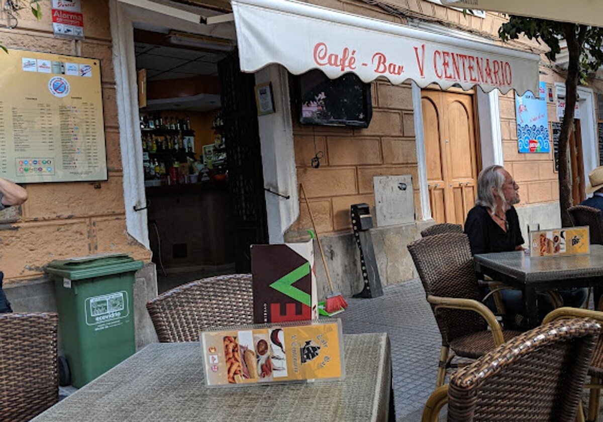 El Bar V Centenario, ubicado en la Plaza de San Francisco de Cádiz.