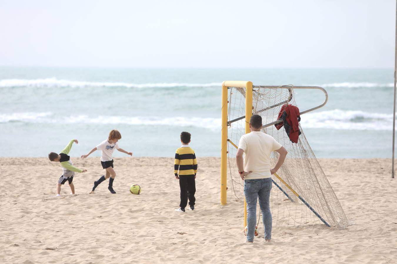 Paseos y visitas a la playa, los planes estrella de los gaditanos en primer día del año