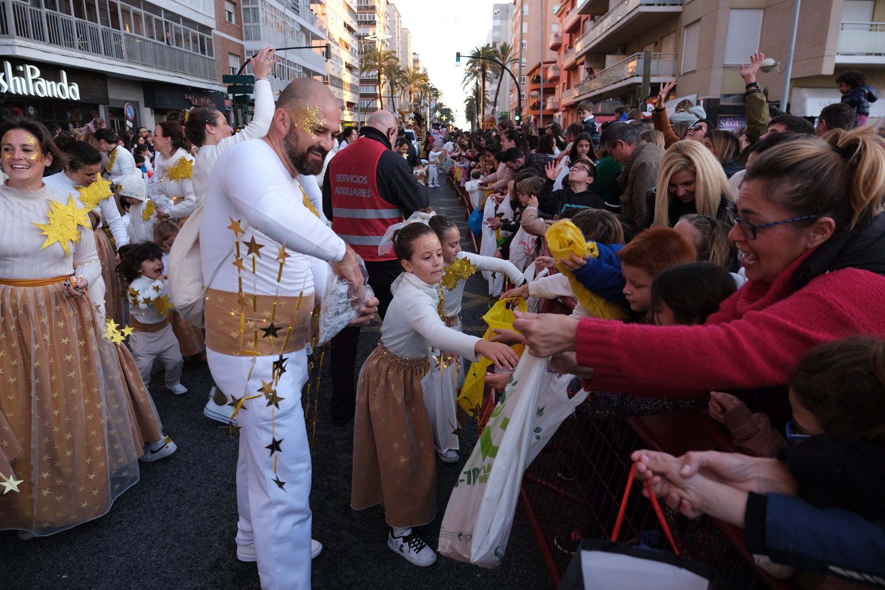 Fotos: Búscate en la Cabalgata de Reyes Magos en Cádiz