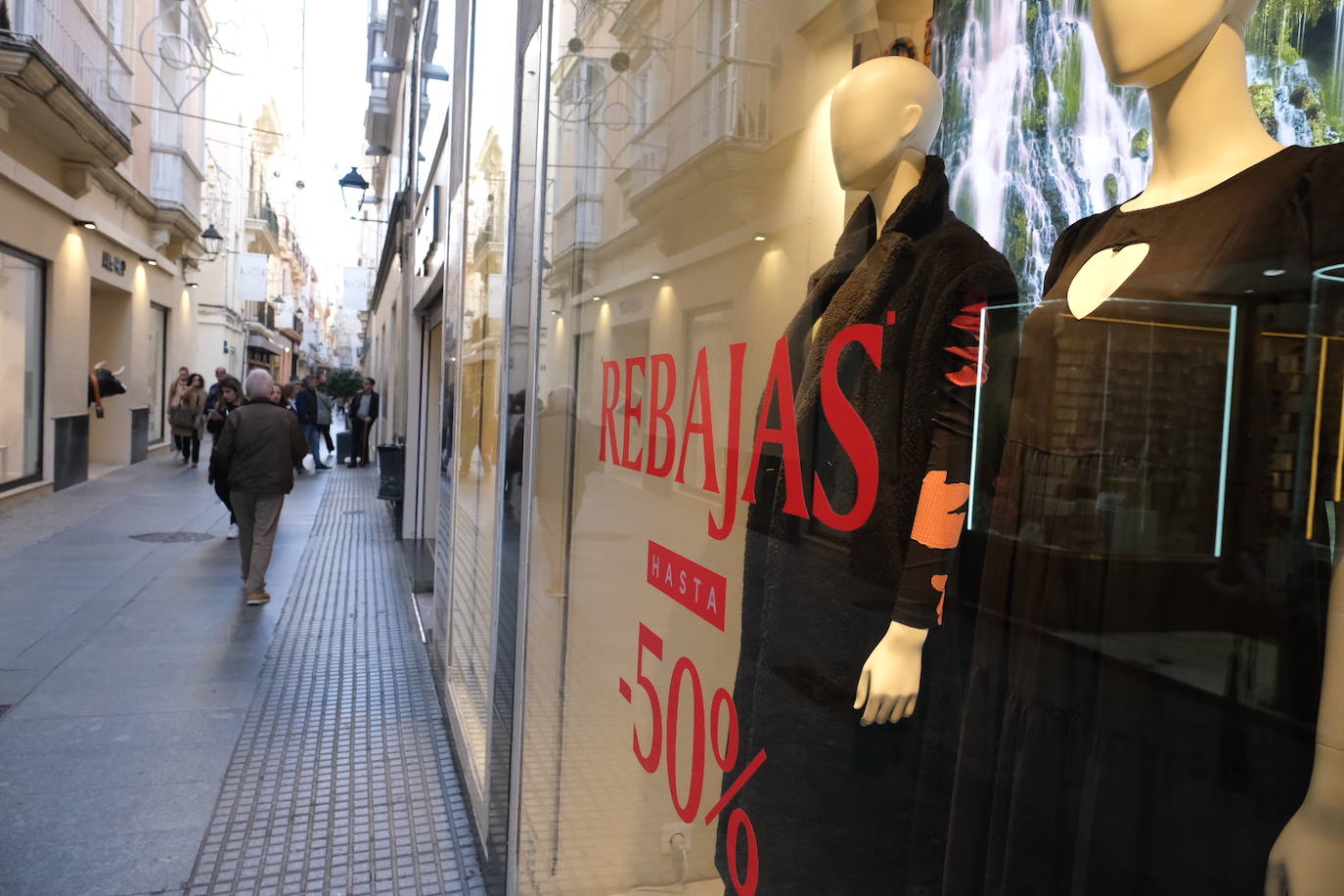 Fotos: Así está siendo la primera jornada de rebajas en Cádiz