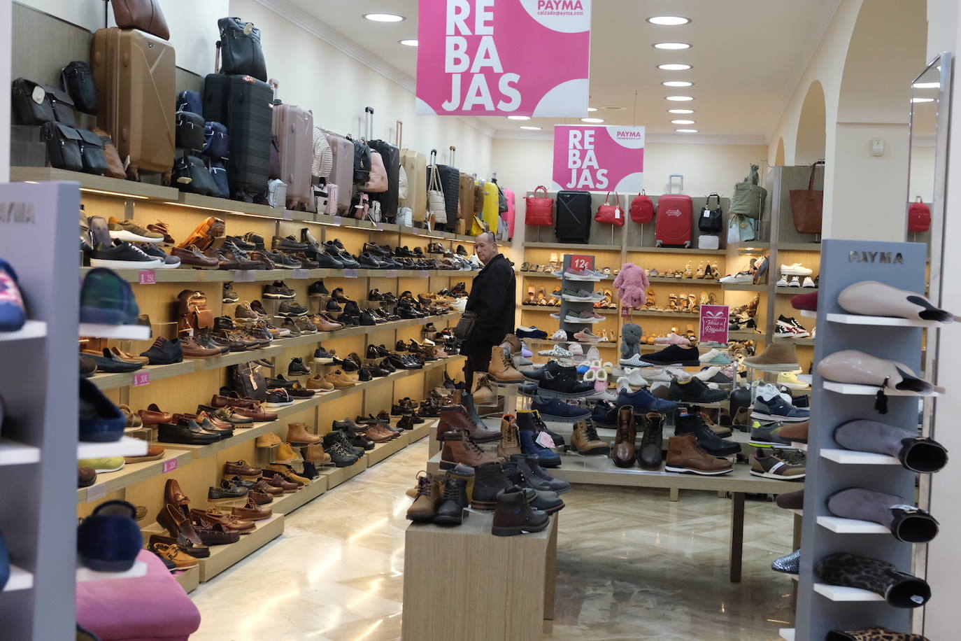 Fotos: Así está siendo la primera jornada de rebajas en Cádiz